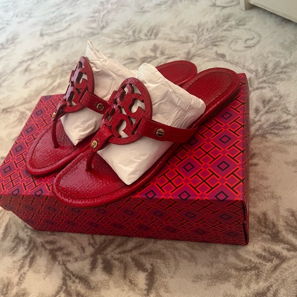 Tory Burch red patent miller sandals - Picture 2 of 4